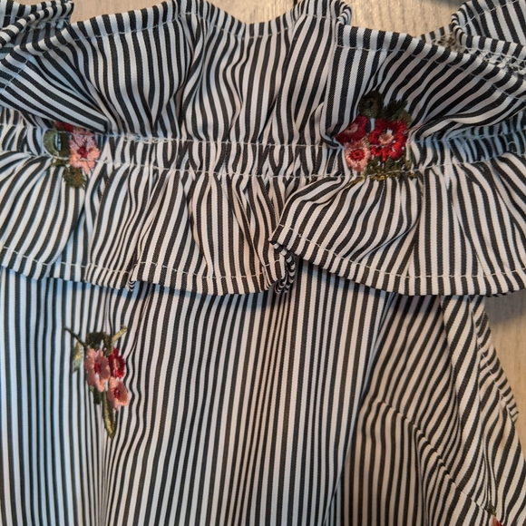 Off-the-Shoulder Ruffle CUTE FALL TOP - Picture 2 of 2